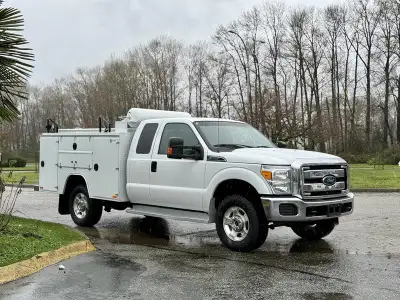This 2015 Ford F-350 XLT 4x4 service truck is powered by a 6.2L V8 paired with an automatic transmis...