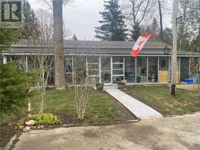 82098 ELM ST Ashfield-Colborne-Wawanosh, Ontario in Houses for Sale in Grand Bend