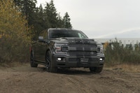 Take command of the road with this robust and stylish 2019 Ford F-150 Lariat, proudly presented in a... (image 1)
