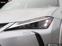 Welcome to 11 Motors. JUST IN! PRICED TO SELL -- CLEAN CARFAX NO ACCIDENTS DEALER MAINTAINED!! - CER... (image 9)