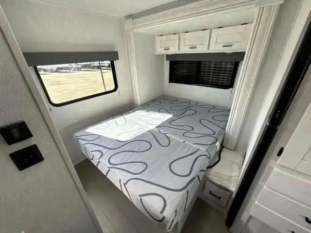 2023 EAST TO WEST Entrada 2200S in RVs & Motorhomes in Red Deer - Image 40