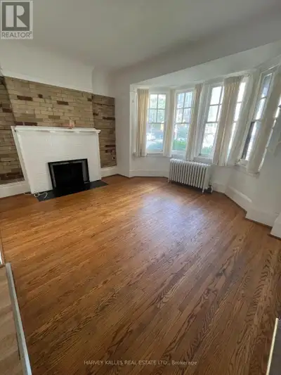 Welcome home to this bright and beautiful main-floor unit in a charming, well-maintained multiplex....