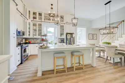 Why live in a typical home when you can live in an historical school house? Discover your country dr...