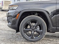This Jeep Grand Cherokee has a durable Regular Unleaded V-6 3.6 L/220 engine powering this Automatic... (image 8)