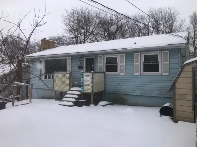 3 bedroom flat  for rent in Spryfield April 1st