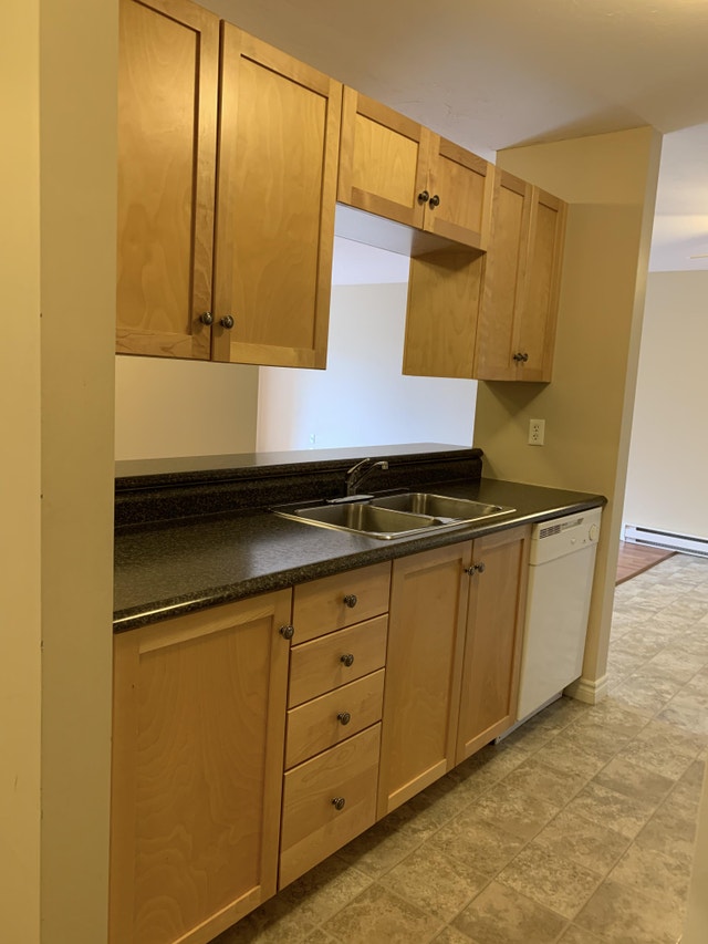 2 BERRY 2 BED ELMWOOD AREA JAN 1 Long Term Rentals Moncton Kijiji