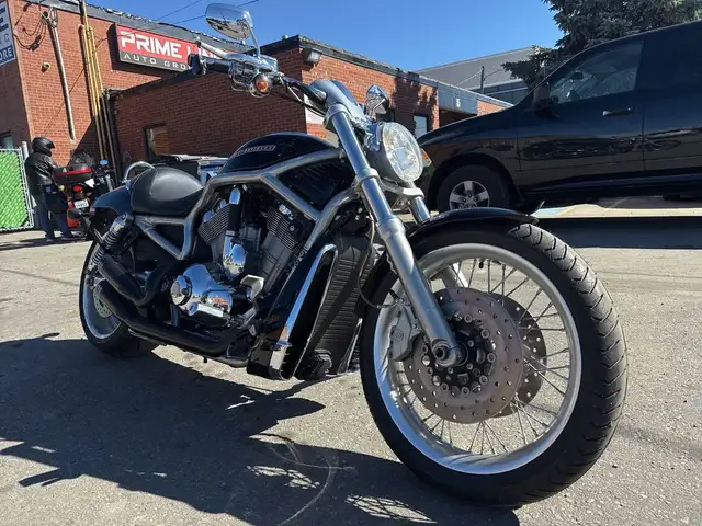 2009 Harley-Davidson V-Rod ~ V-ROD ~ 1250CC ~ CANADIAN ~ LOW KMS in Street, Cruisers & Choppers in City of Toronto - Image 5