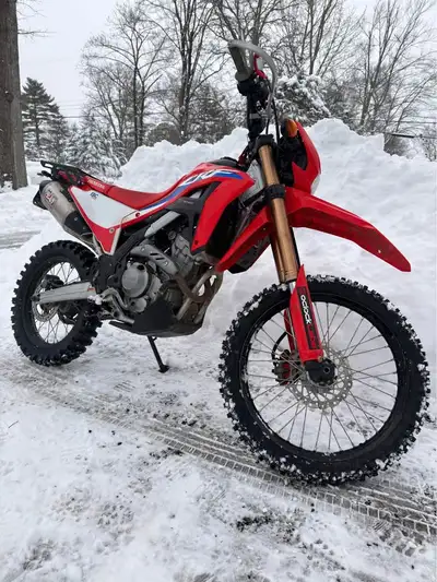 APPLY NOW: https://www.ridecollective.ca/get-pre-approved 2021 HONDA CRF300 • Reliable fuel-injected...
