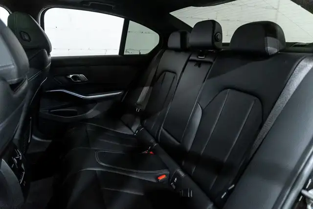 2023 BMW 3 Series 330i xDrive | M Sport | Accès confort in Cars & Trucks in City of Montréal - Image 18