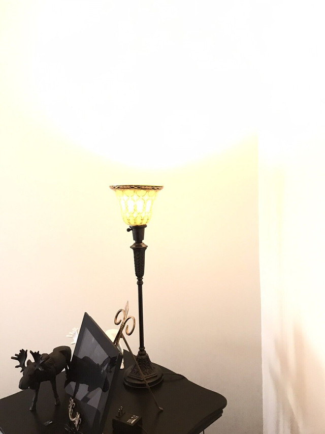 Table lamp with ceramic shade dans Éclairage intérieur et plafonniers  à Laval/Rive Nord - Image 3