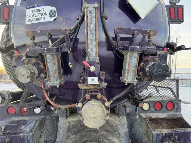 2005 PETERBILT 378 in Heavy Trucks in Saskatoon - Image 45