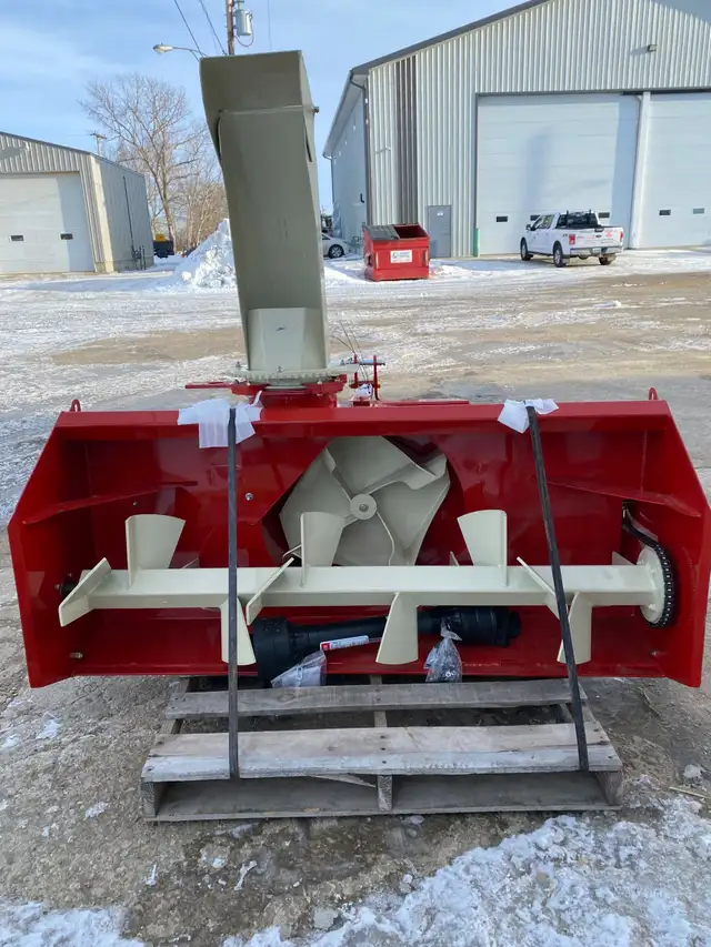 2023 FARM KING PR600, 960, 1080, 1200 Snow Blower in Farming Equipment in Moose Jaw - Image 2