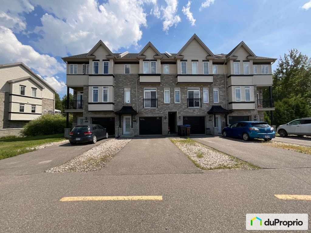 $484,500 - Townhouse for sale in St-Jérôme (Bellefeuille) — photo 1