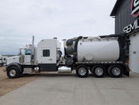 1 Owner 2014 Peterbilt 367 Tri Drive with Tornado Hydrovac F4SL Roots 721 KMS: 174,667 HRS: 21,488 F... (image 8)