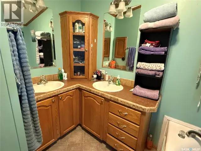 48 106 1st AVENUE SW Weyburn, Saskatchewan in Houses for Sale in Regina - Image 18