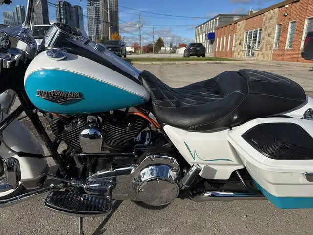 2014 Harley-Davidson Road King ~ FISH TAILS ~ 103CI ~ SPEAKER LI in Sport Touring in City of Toronto - Image 18