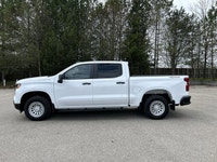 // ACCIDENT FREE!! // // SINGLE OWNER! // This 2025 Chevrolet Silverado 1500 WT Crew Cab 4WD is a ha... (image 9)