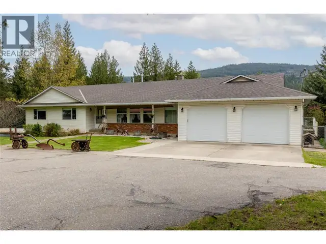 2240 97B Highway SE Salmon Arm, British Columbia in Houses for Sale in Kamloops - Image 29