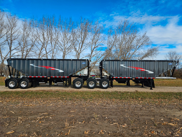 New 2025 Berg Super B Grain Trailer in Heavy Trucks in Saskatoon - Image 2