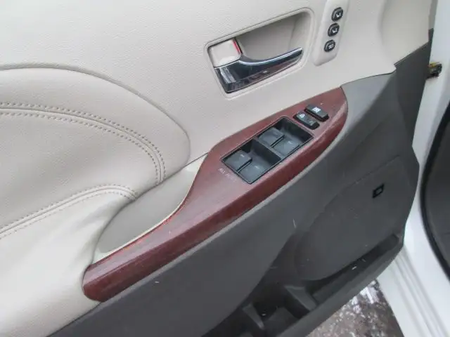 2011 Toyota Sienna Limited AWD in Cars & Trucks in City of Montréal - Image 10