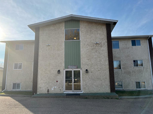 Bright 2 Bedroom Unit By Red Deer College!! in Long Term Rentals in Red Deer