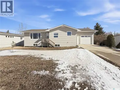 Exceptional value in this solid, spacious bungalow in Stewart Valley, complete with an attached gara...