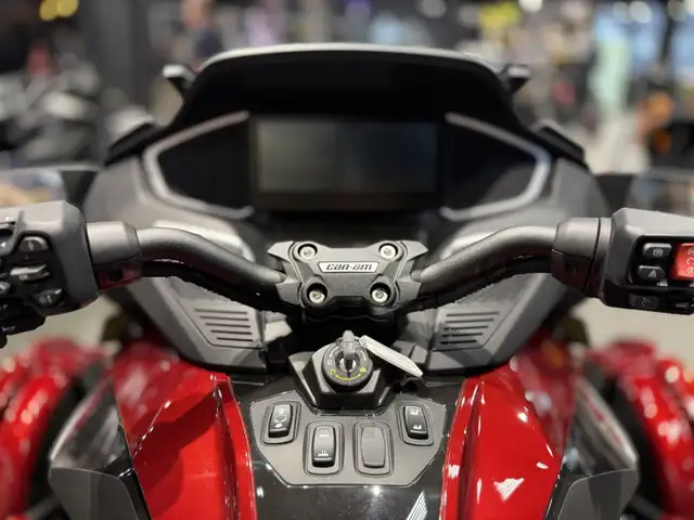 2025 Can-Am Spyder RT Limited in Sport Touring in Norfolk County - Image 7