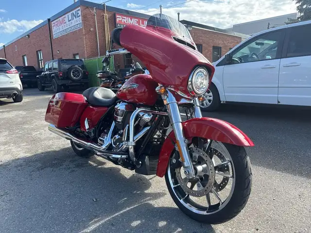 2023 Harley-Davidson Street Glide ~ STREET GLIDE ~ CANANDIAN ~ 1 in Sport Touring in City of Toronto - Image 5