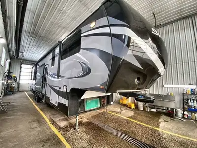 The Jayco Seismic 4212 blends big-rig strength with premium comfort, making it an ideal choice for a...