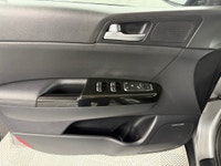 CONSECUTIVE COMSUMER CHOICE AWARD WINNERS! 2022 Kia Sportage SX-T AWD with only 62,000 km, a no-acci... (image 7)