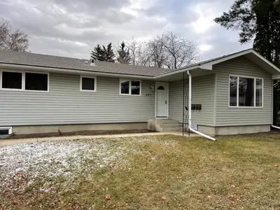 2617 Eastview - Basement suite Large 2 bedroom basement suite for rent available immediately, 2 bed...