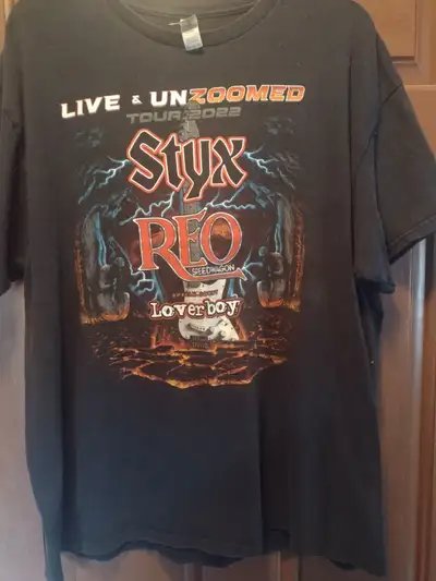 2022 concert tee-shirt size XL REO Loverboy and Styx, View more