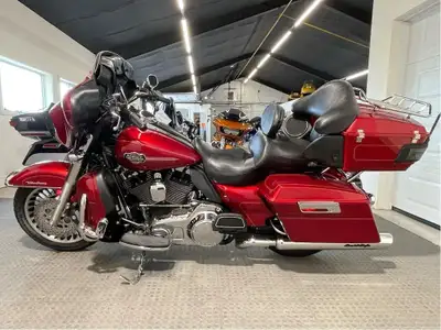 Beautiful Ember Red Sunglo Ultra Classic is another Canadian Harley at True North Motor Sports with...