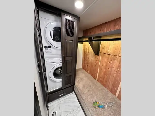 2024 Entegra Coach Anthem 44D 450 h.p. / 1250 ft-Lbs of Torque in RVs & Motorhomes in Moncton - Image 43