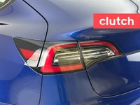 NO ACCIDENTS / CLEAN CARFAX / 1 OWNER / Parking Sensors, Traffic Sign Recognition, Brake Assist and... (image 9)