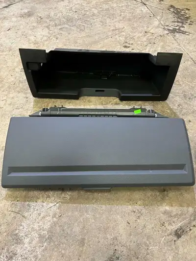Upper glove box kit for 2013 and newer Ram trucks. Comes with hardware. Please call for availability...