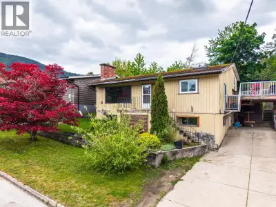 Located in Rosemont, this 4 bed, 3 bath home offers the ideal blend of space, functionality, and con...
