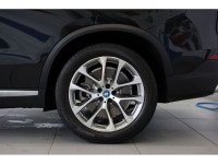 2025 BMW X5 xDrive50e 3.0L I6 AWD 8-Speed Automatic EXTERIOR - BLACK SAPPHIRE METALLIC INTERIOR - SI... (image 7)