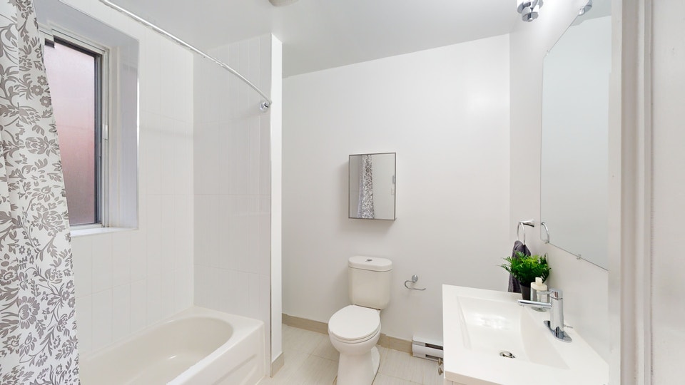 Apartment for Rent in Monkland Village NDG, Montréal at 5881 Mon