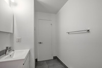 Semi-renovated Akelius one bedroom apartment for rent. Located near Sherbrooke in the Milton Park ne... (image 7)