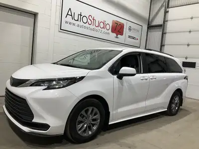 Le Toyota Sienna 2023 version LE HYBRID CAMERA RECUL AWD CRUISE A/C usagé offert chez AutoStudio 72...