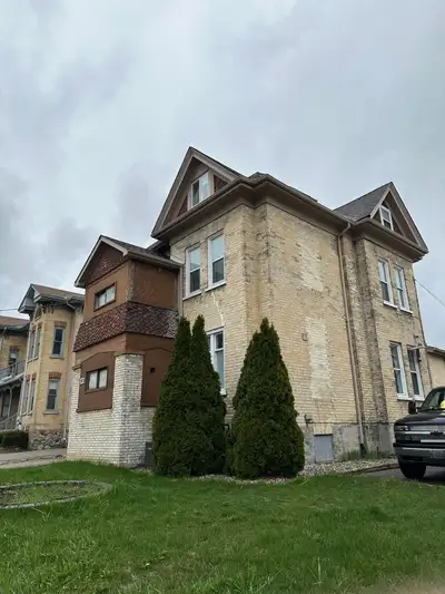 Cool One-Bedroom On Victoria For Rent! 165 Victoria Street North – Units A3 & B Available October 1...