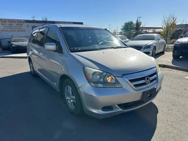 2005 Honda Odyssey EX-L: Leather*Sunroof* in Cars & Trucks in Calgary - Image 3