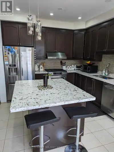 MAIN & 2ND FLOOR - 13 DULVERTON DRIVE Brampton (Northwest Brampt