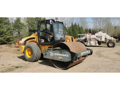 3,393 hours, enclosed cab, 84'' Drum, vibrator, 15 hours on engine and injector pump, drum seals and...