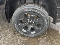 3.92 REAR AXLE RATIO,WHEELS: 20 X 9 ALUMINUM PAINTED CLAD (STD),TIRES: 275/55R20 OWL ALL-SEASON (STD... (image 7)