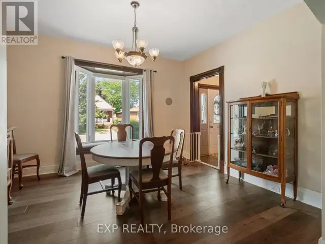 4448 FIFTH AVENUE Niagara Falls (Downtown), Ontario in Houses for Sale in St. Catharines - Image 8