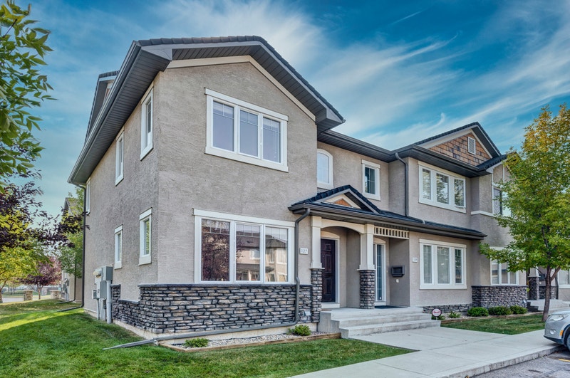 Stonebridge 3 Bedroom Townhouse! Spacious, Bright Home! 127 Long