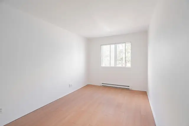 Superbe studio 2 ½ entièrement rénové, à deux pas du métro Du Co in Long Term Rentals in City of Montréal - Image 3