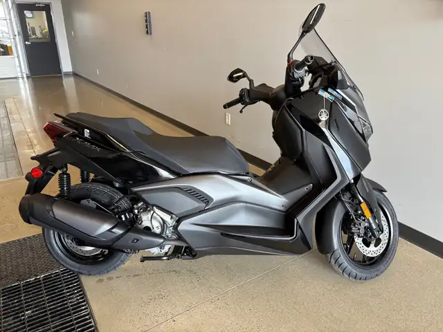 2025 Yamaha Xmax in Sport Touring in Saskatoon - Image 2